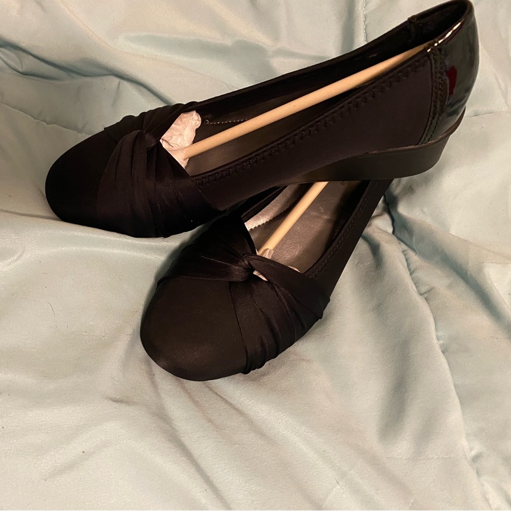 Cloud walker wedge flats. Blacks size 8.5.